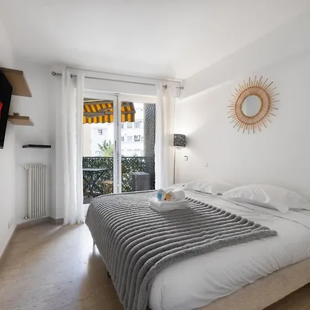 Reine Astrid Palm Cannes