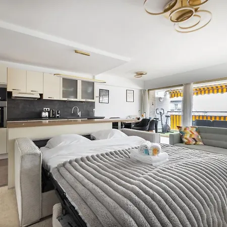 Reine Astrid Palm Apartment